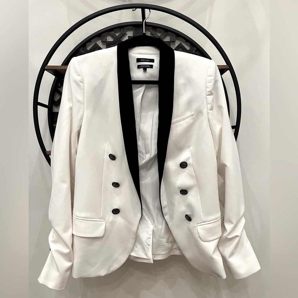 RW&Co Tuxedo Blazer! (6)